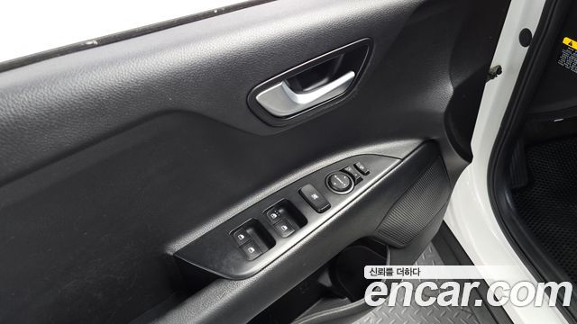 Kia Stonic 2018 — photo 18