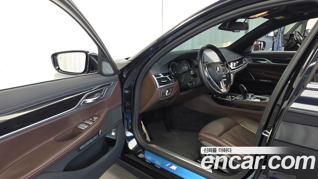 BMW 7-Series 2017 — photo 10