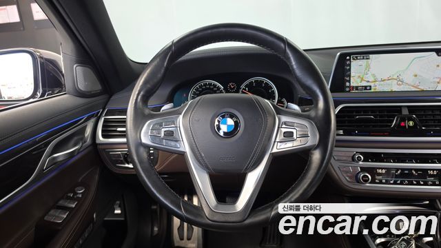 BMW 7-Series 2017 — photo 13