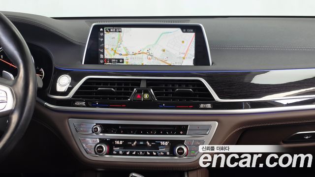 BMW 7-Series 2017 — photo 14