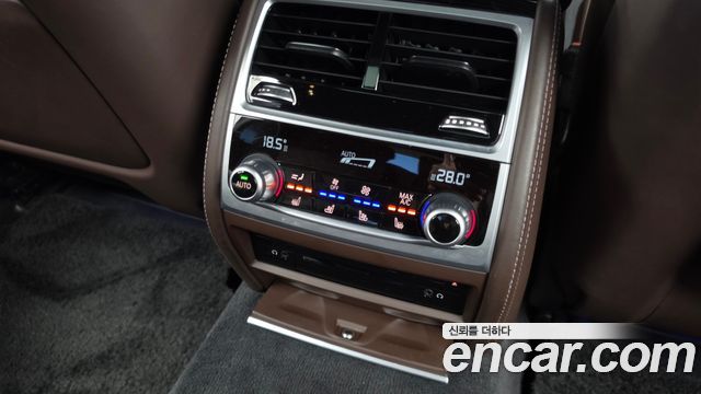 BMW 7-Series 2017 — photo 19
