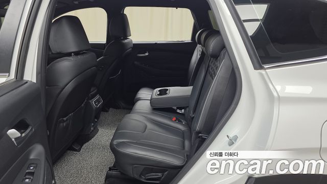 Hyundai Santafe 2023 — photo 18