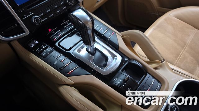 Porsche Cayenne 2017 — photo 9
