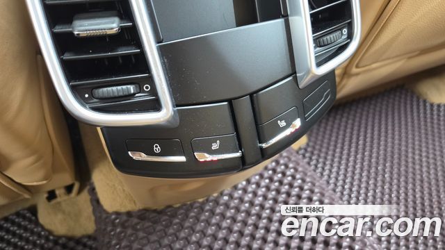 Porsche Cayenne 2017 — photo 18
