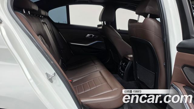 BMW 3-Series 2020 — photo 17