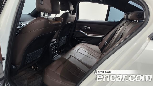 BMW 3-Series 2020 — photo 26