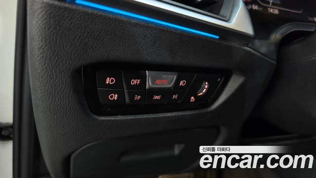 BMW 3-Series 2020 — photo 28