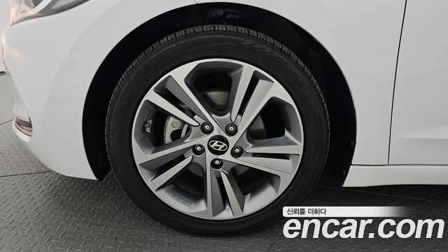 Hyundai AVANTE 2017 — photo 5