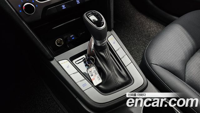 Hyundai AVANTE 2017 — photo 9