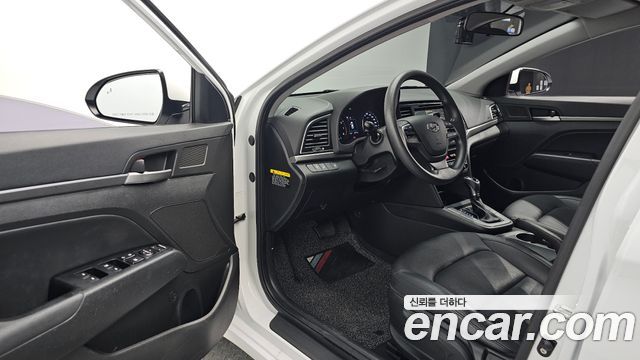 Hyundai AVANTE 2017 — photo 10