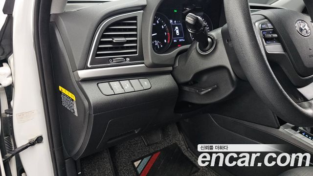 Hyundai AVANTE 2017 — photo 13