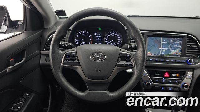 Hyundai AVANTE 2017 — photo 14