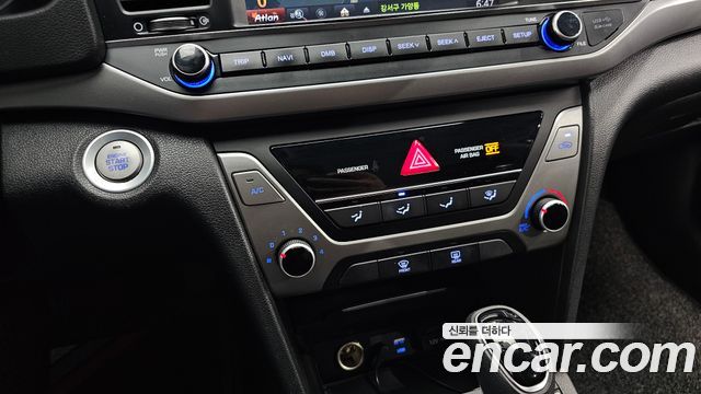 Hyundai AVANTE 2017 — photo 17