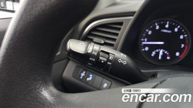 Hyundai AVANTE 2017 — photo 19