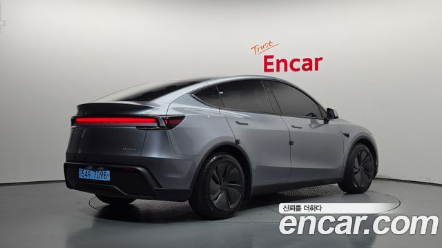 Tesla Model Y 2025 — photo 2