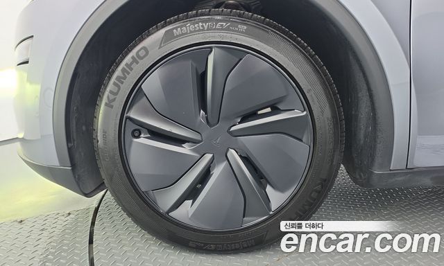 Tesla Model Y 2025 — photo 5