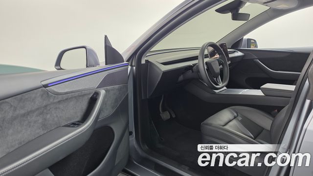 Tesla Model Y 2025 — photo 13