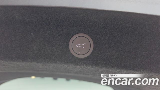 Tesla Model Y 2025 — photo 22