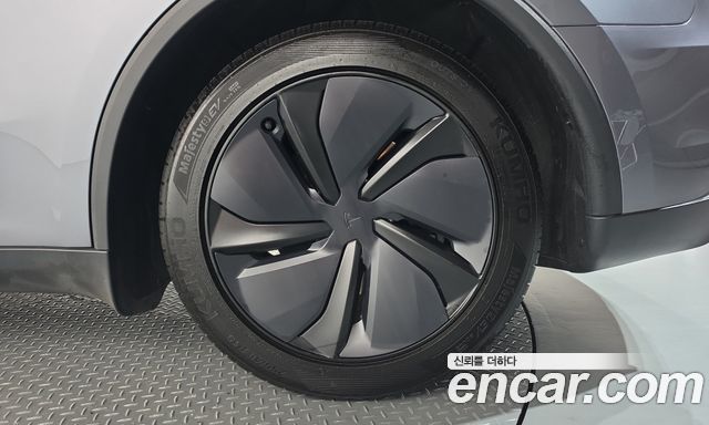 Tesla Model Y 2025 — photo 7