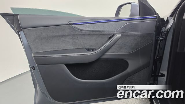 Tesla Model Y 2025 — photo 14
