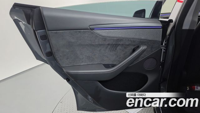 Tesla Model Y 2025 — photo 15