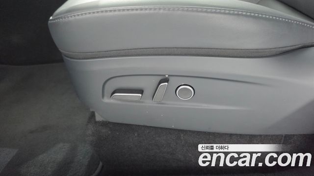 Tesla Model Y 2025 — photo 31