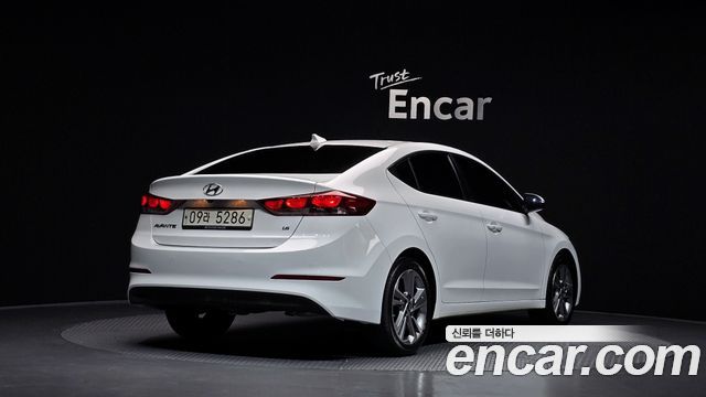 Hyundai AVANTE 2018 — photo 2