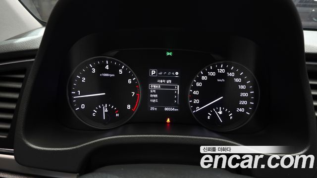 Hyundai AVANTE 2018 — photo 11