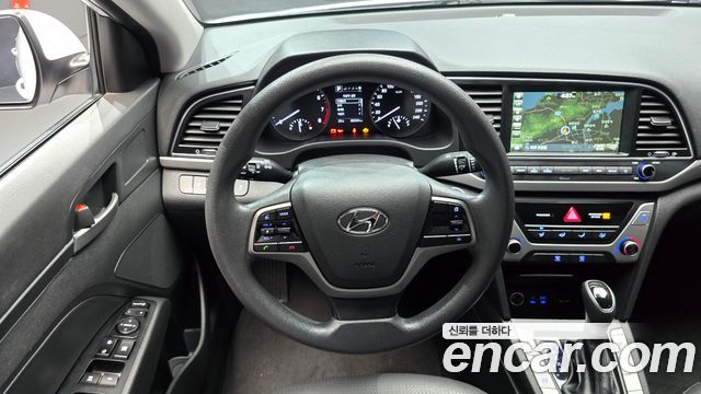 Hyundai AVANTE 2018 — photo 19