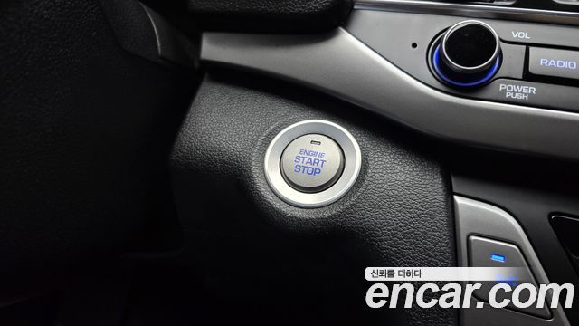 Hyundai AVANTE 2018 — photo 24