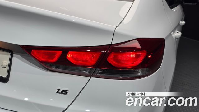 Hyundai AVANTE 2018 — photo 9
