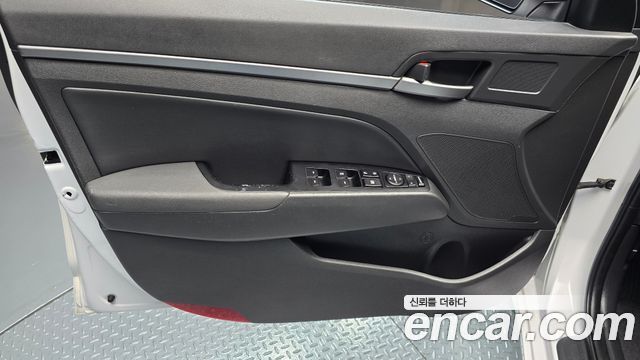 Hyundai AVANTE 2018 — photo 14