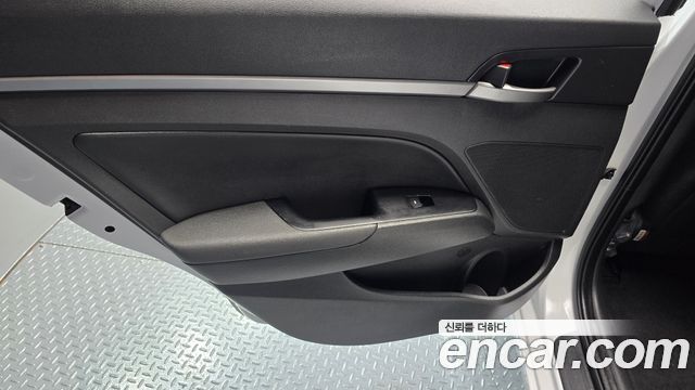Hyundai AVANTE 2018 — photo 15