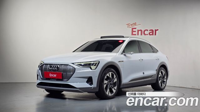 Audi e-tron 2022 — photo 1