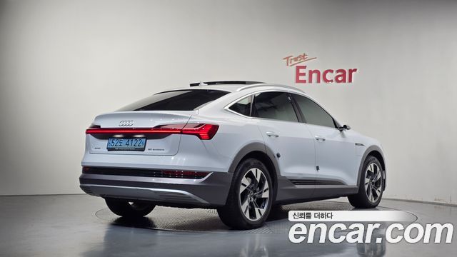 Audi e-tron 2022 — photo 2
