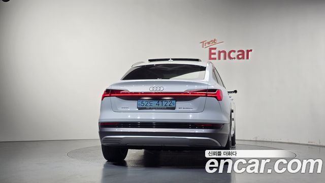 Audi e-tron 2022 — photo 4