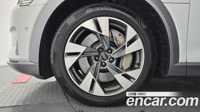 Audi e-tron 2022 — photo 5