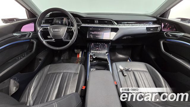 Audi e-tron 2022 — photo 7
