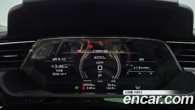 Audi e-tron 2022 — photo 8