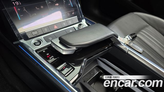 Audi e-tron 2022 — photo 9
