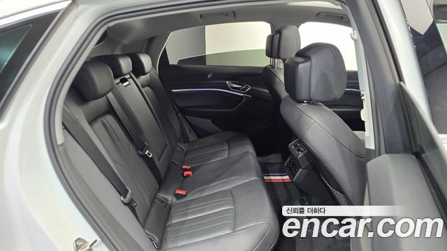 Audi e-tron 2022 — photo 11
