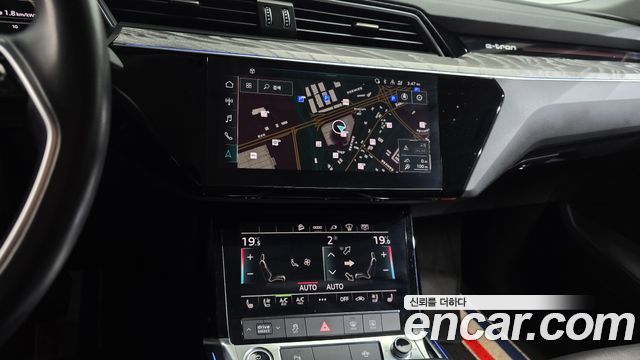 Audi e-tron 2022 — photo 13
