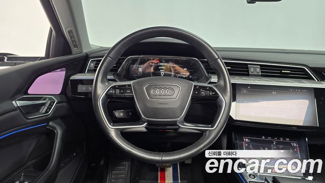 Audi e-tron 2022 — photo 14