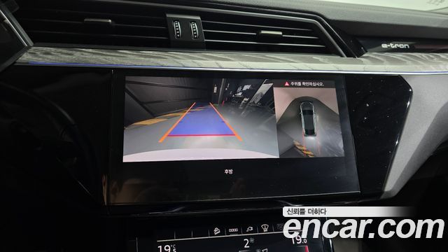 Audi e-tron 2022 — photo 15