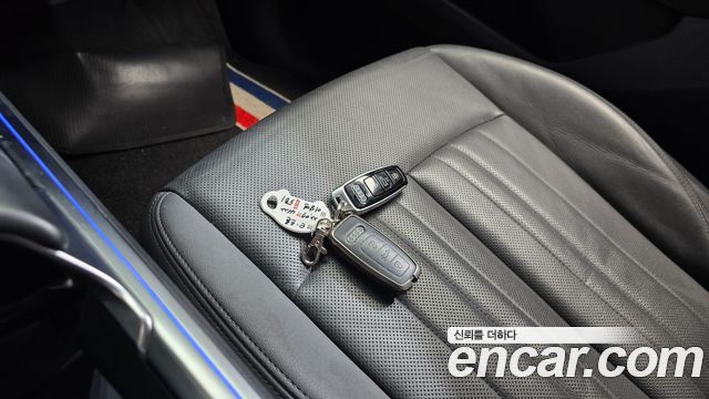 Audi e-tron 2022 — photo 16