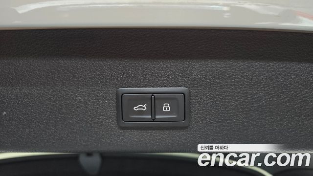 Audi e-tron 2022 — photo 18