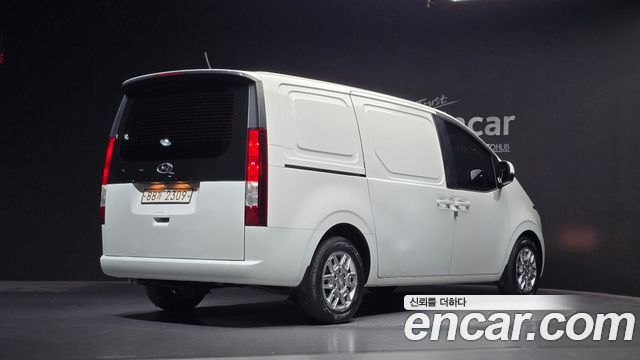 Hyundai Staria 2022 — photo 2
