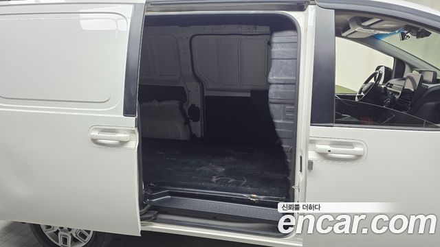 Hyundai Staria 2022 — photo 17