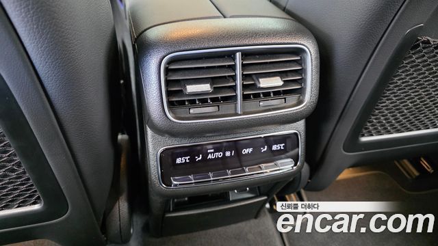 Mercedes-Benz GLE-Class 2021 — photo 32