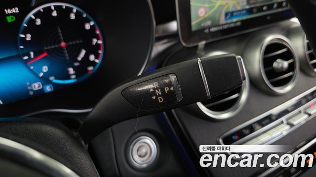 Mercedes-Benz GLC-Class 2023 — photo 12